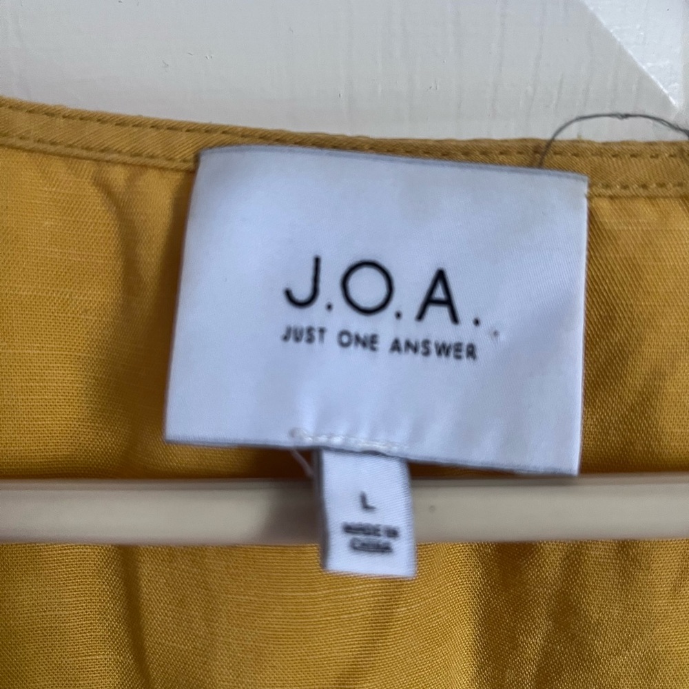 Just One Answer Large Mustard top - Picture 4 of 5